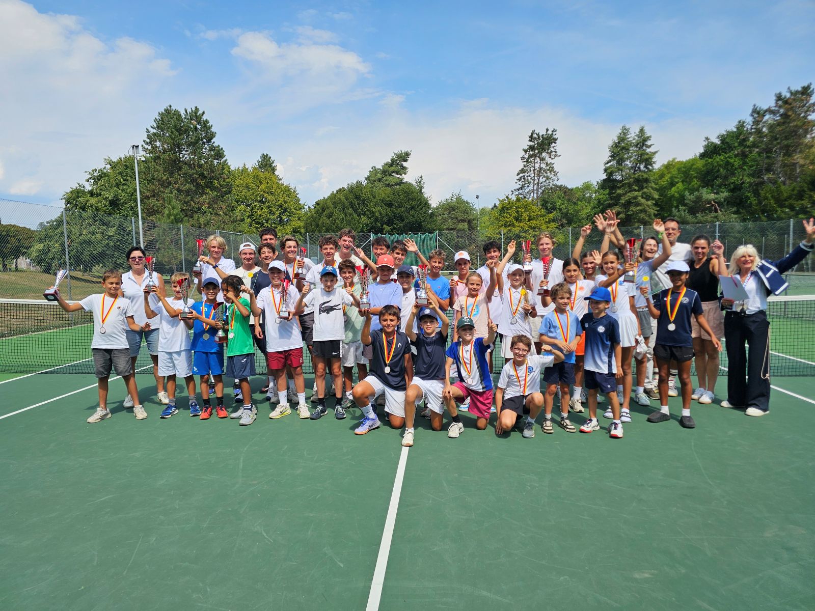 4 premières, 8 championnes et champions juniors en simple et 12 en doubles